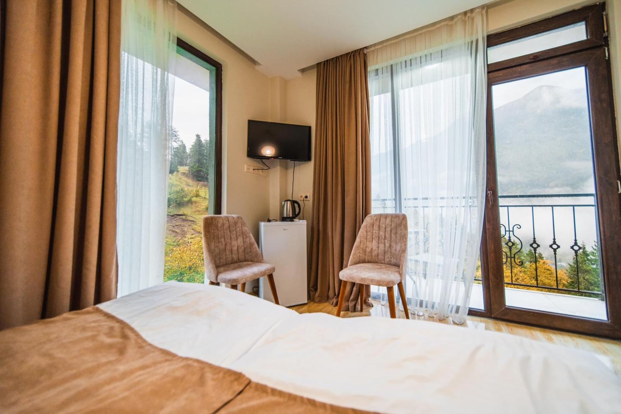 Hotel Khulo Lnn Esterno foto